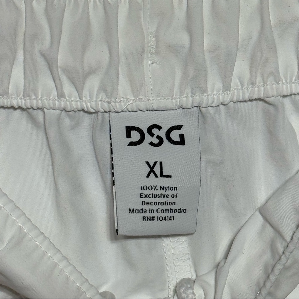 DSG Women's Notched Woven Shorts Size XL Pure White High Rise 3" - Picture 6 of 6